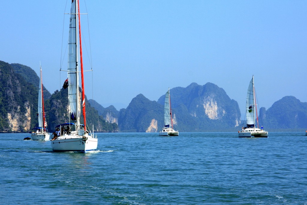 the fleet heading to race start © Maggie Joyce http://marinerboating.com.au